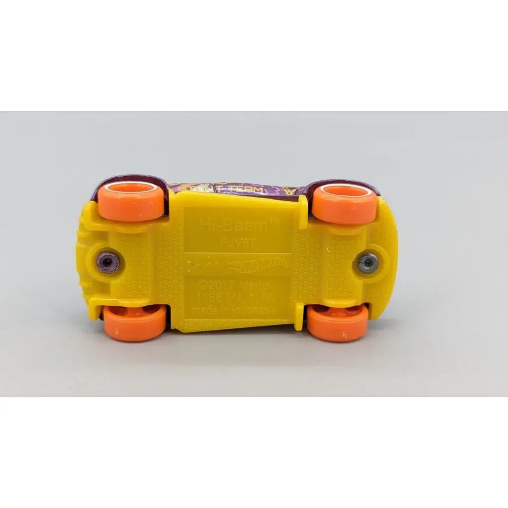 Mattel 2017 Hot Wheels Hi Beam Purple & Yellow 1:64 Diecast Car
